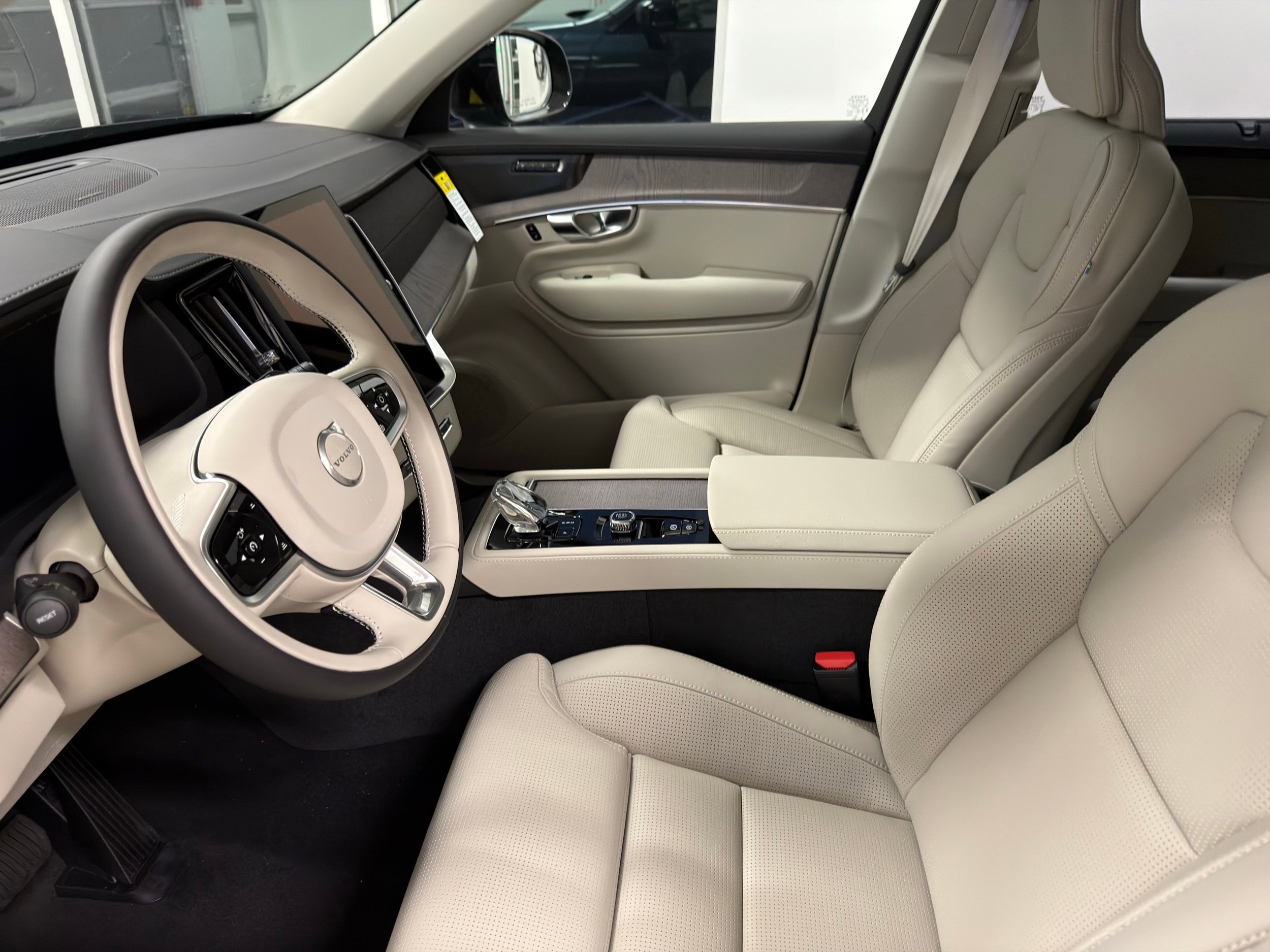 New 2026 Volvo XC90 T8 Ultra w/ Protection Package AWD/4WD image 12