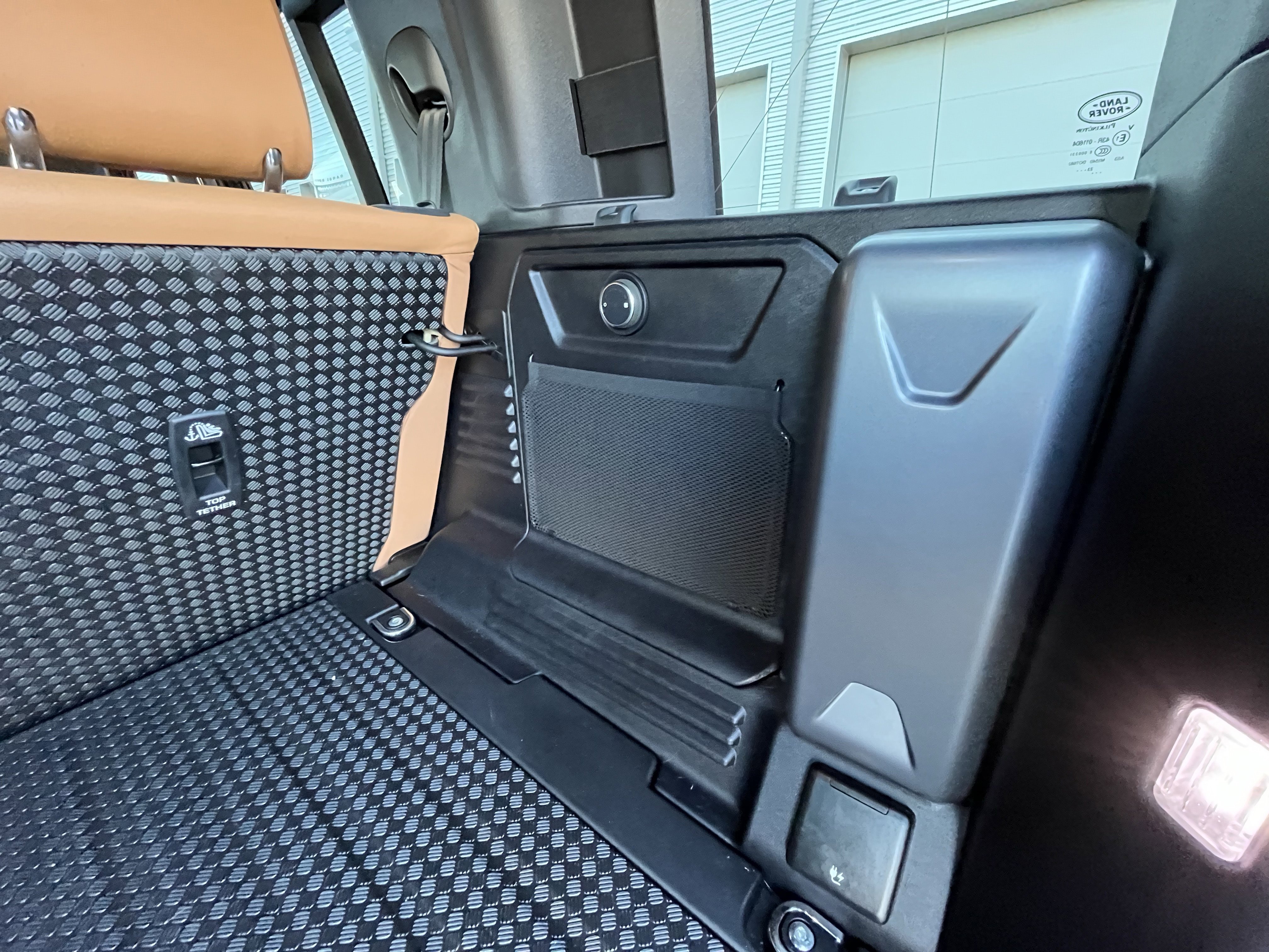 Used 2024 Land Rover Defender 110 V8 image 32