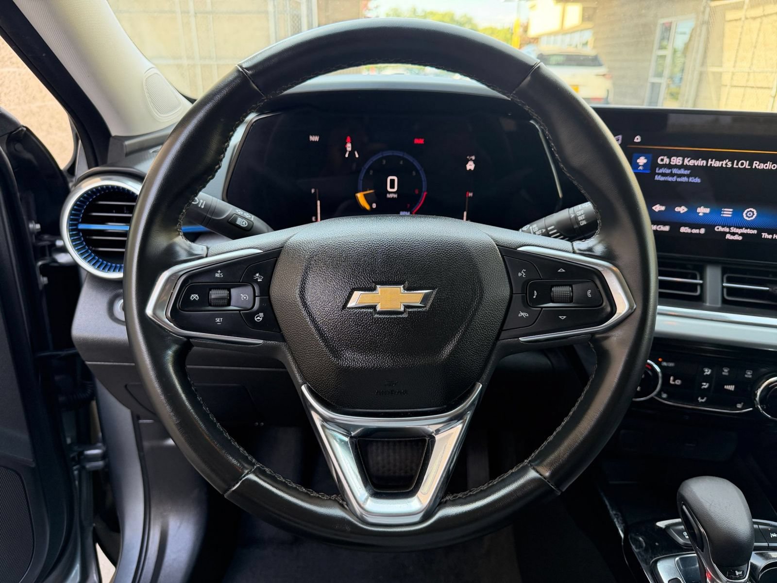 Used 2025 Chevrolet Trax LT w/ LT Convenience Package FWD image 26