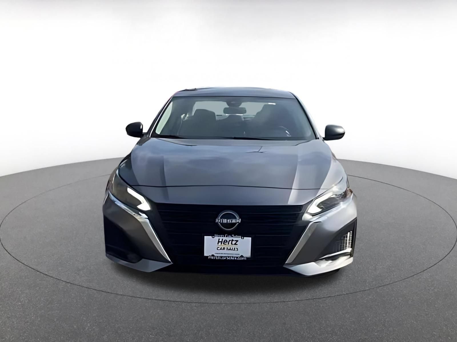 Used 2025 Nissan Altima 2.5 SV FWD image 13