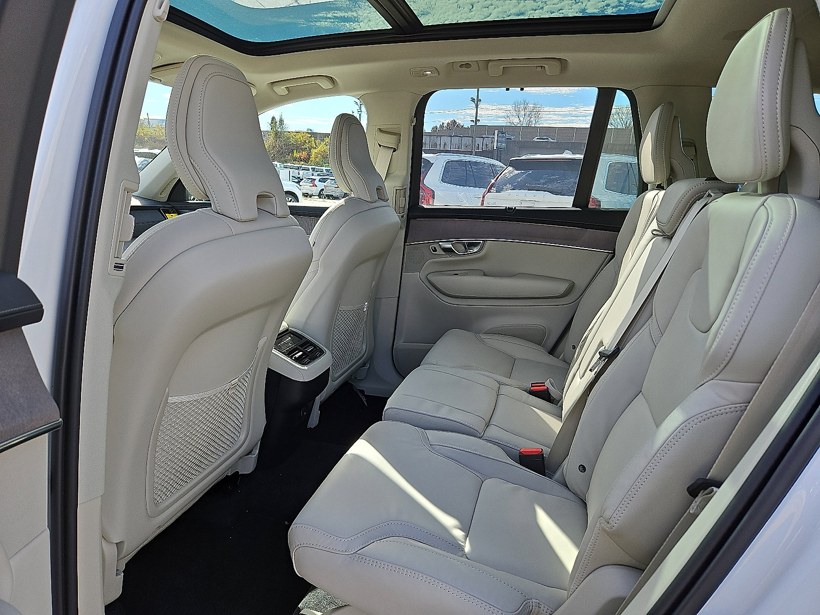 New 2026 Volvo XC90 B6 Ultra w/ Protection Package image 8