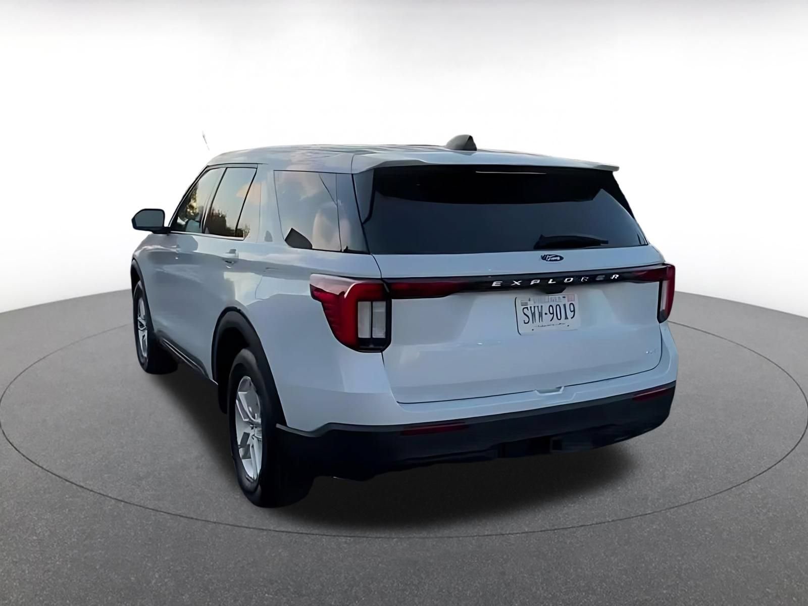 Used 2026 Ford Explorer Active AWD/4WD image 10