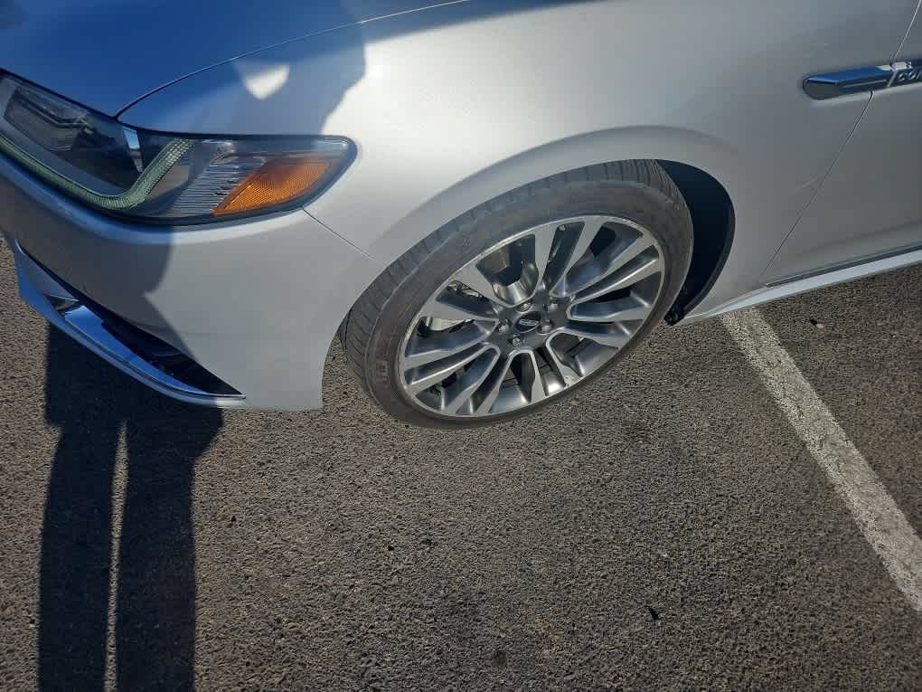Used 2017 Lincoln Continental Select FWD image 3