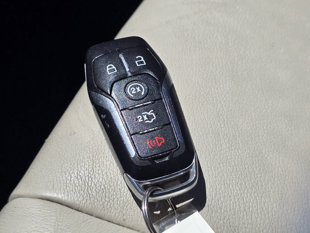 Used 2016 Ford Edge Titanium w/ Technology Package AWD/4WD image 36