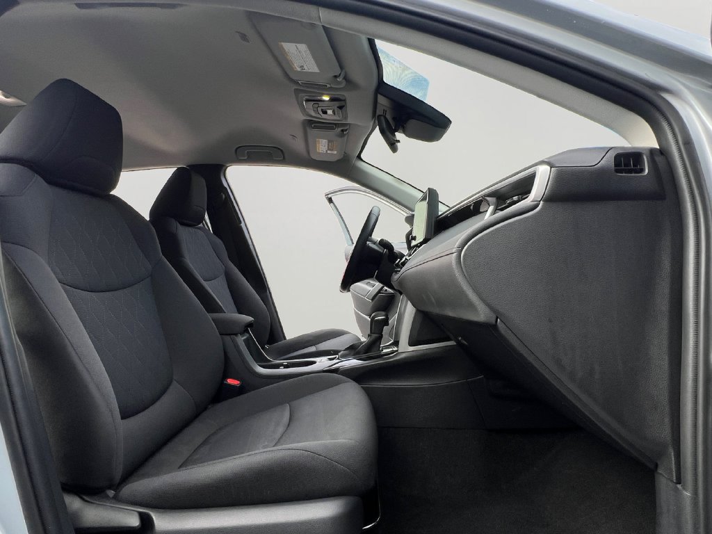 Used 2025 Toyota Corolla Cross LE FWD image 24
