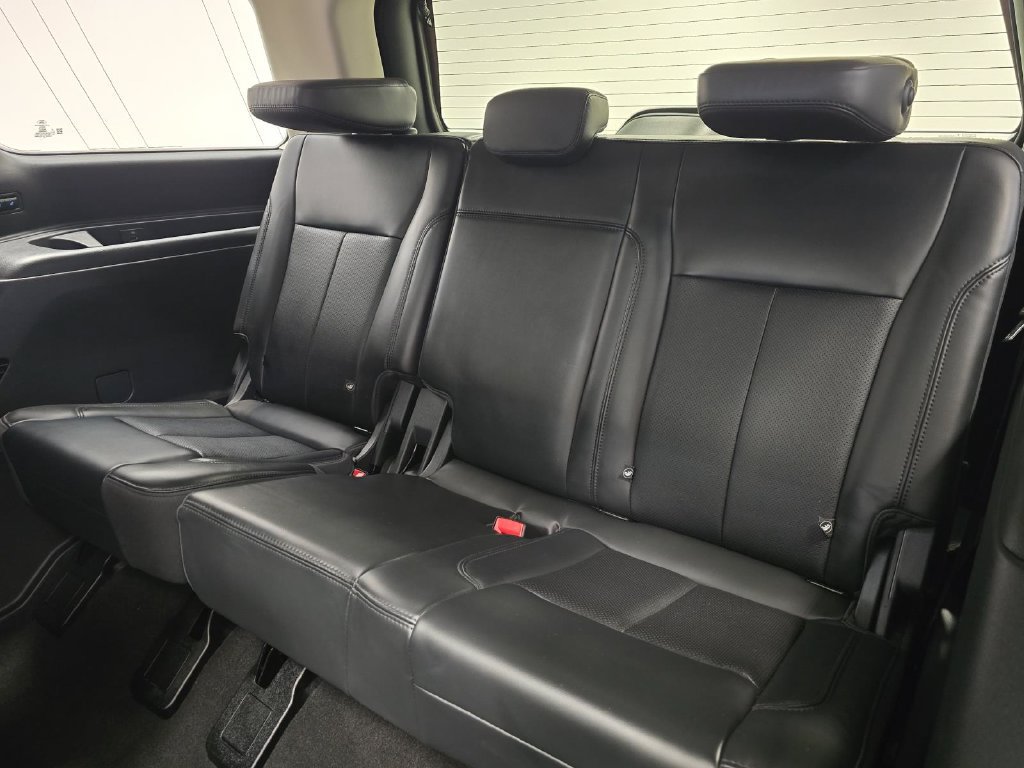Used 2024 Ford Expedition XLT AWD/4WD image 36
