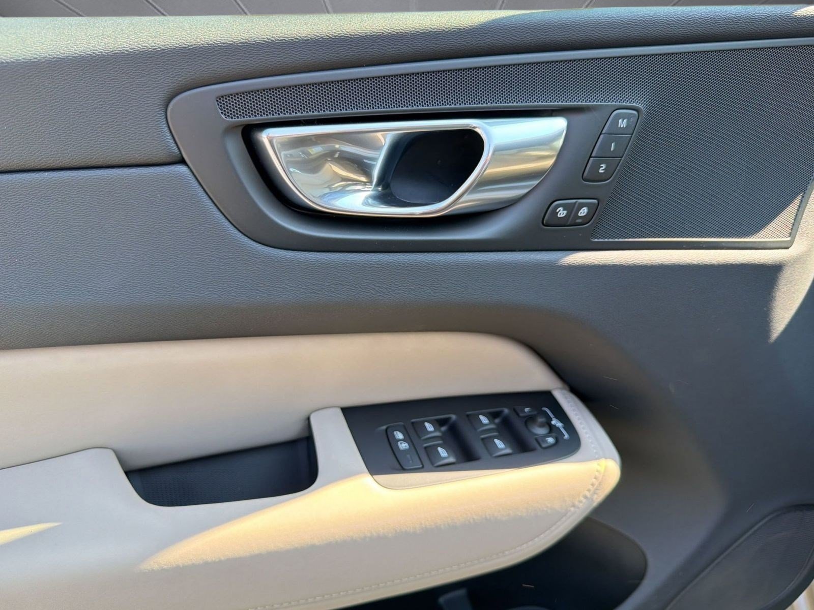 New 2026 Volvo XC60 T8 Plus w/ Climate Package AWD/4WD image 13