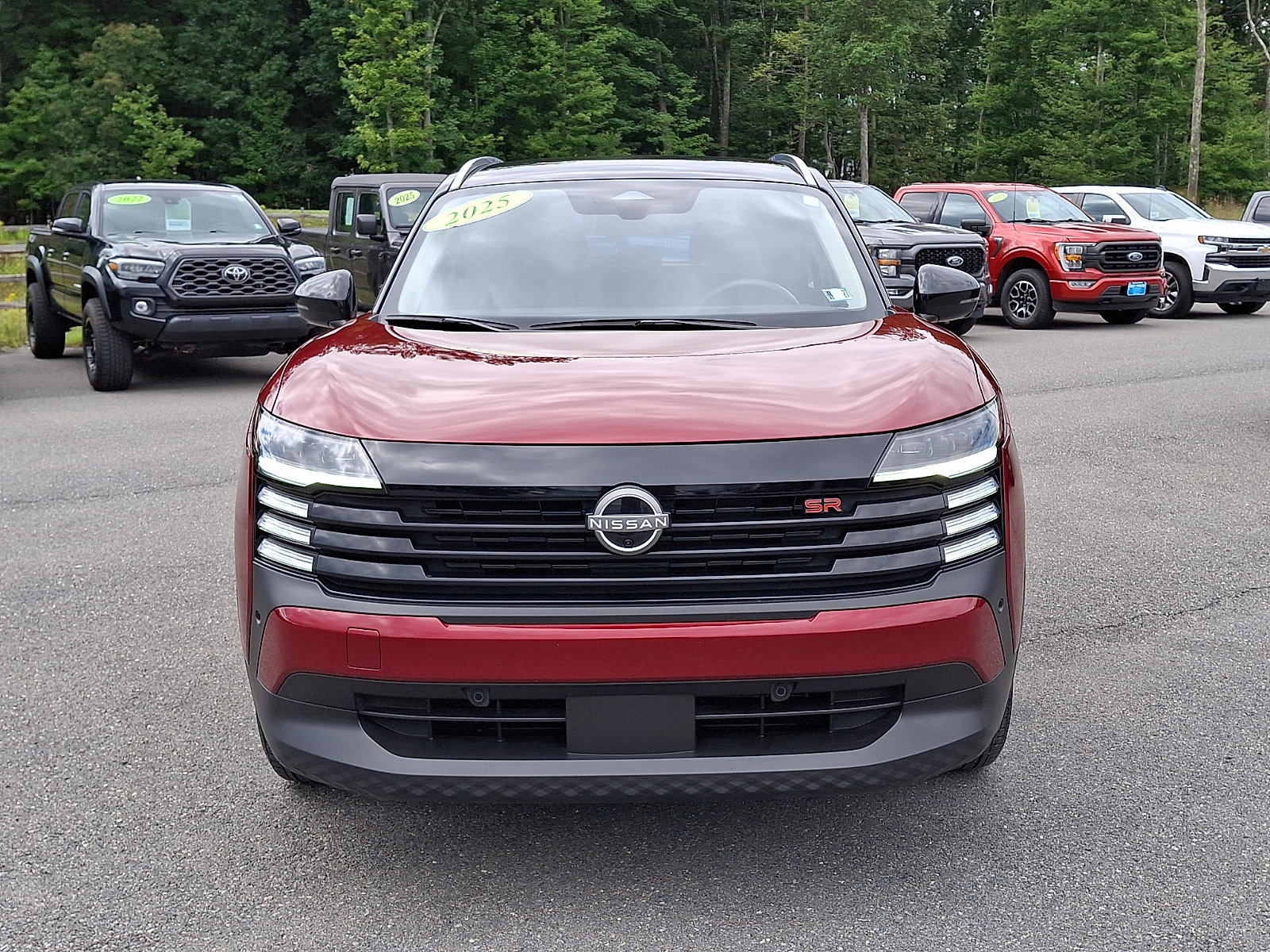 Used 2025 Nissan Kicks SR AWD/4WD image 2