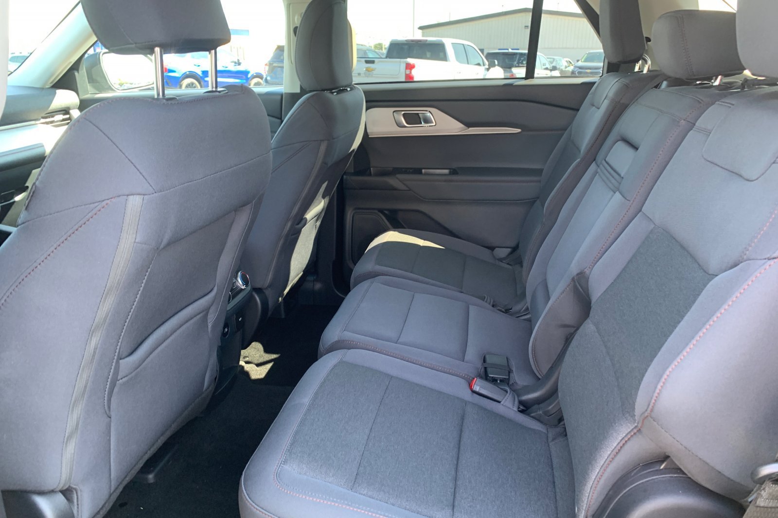 Used 2025 Ford Explorer Active AWD/4WD image 15