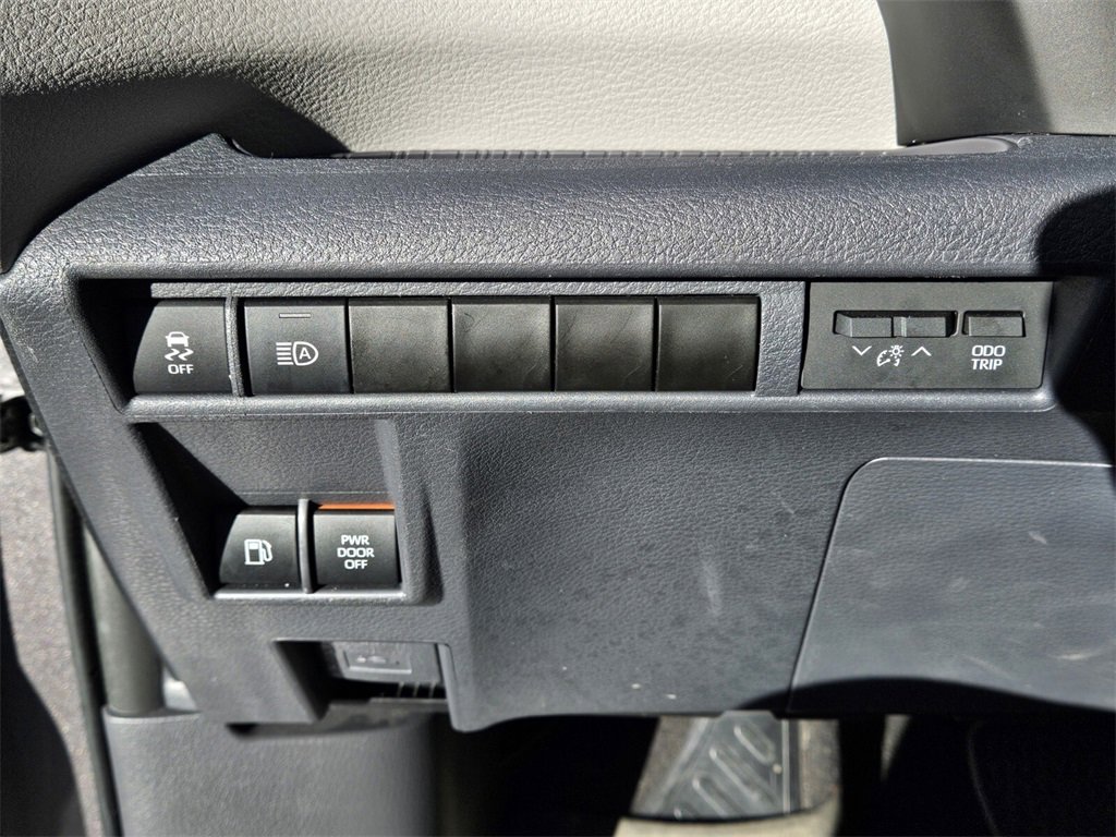 Used 2023 Toyota Sienna XLE image 26