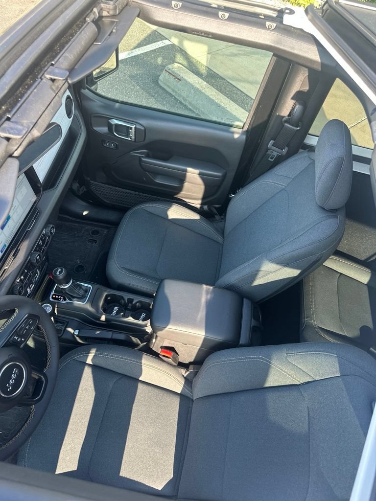 Used 2024 Jeep Wrangler Sport AWD/4WD image 4