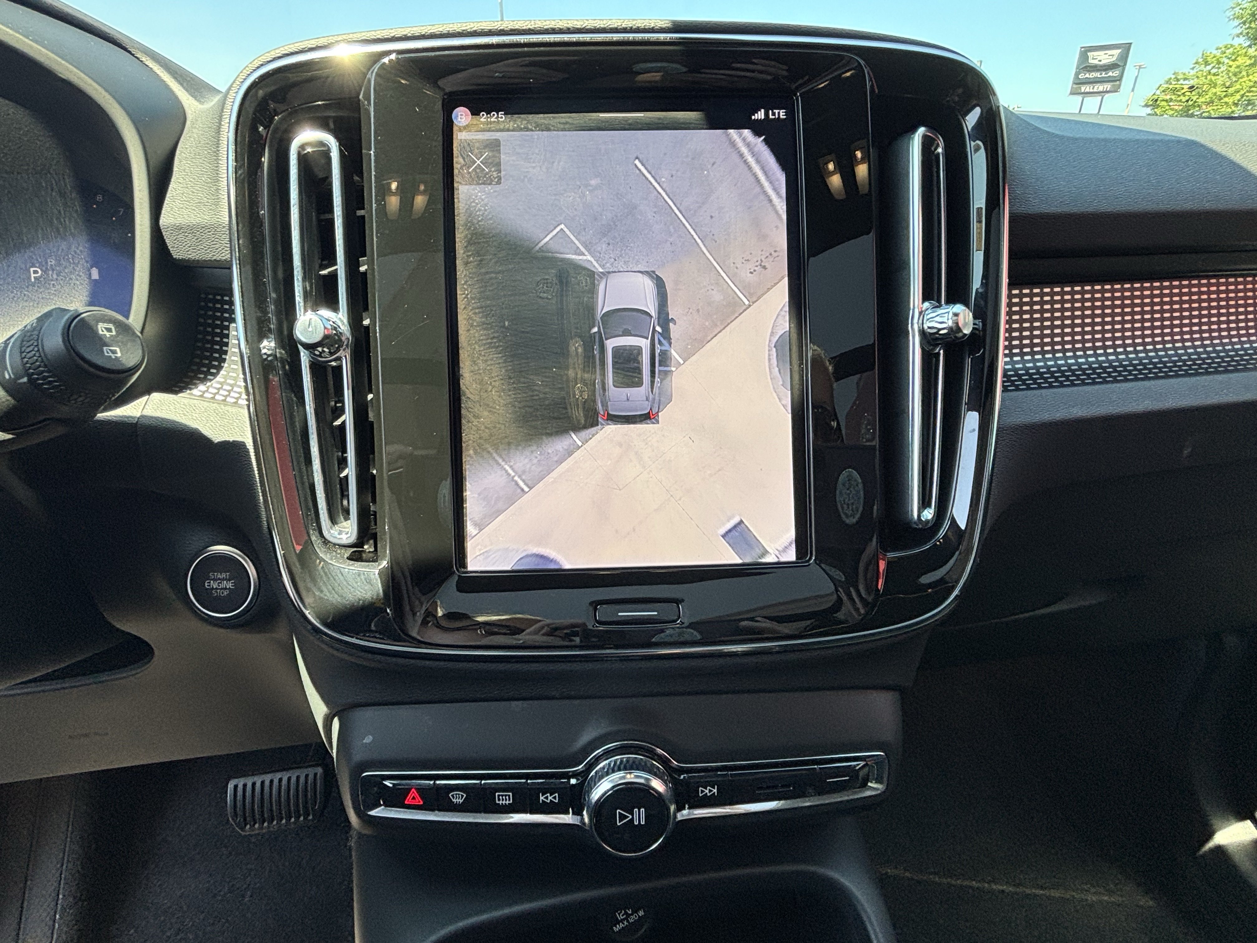 Used 2025 Volvo XC40 B5 Plus AWD/4WD image 22