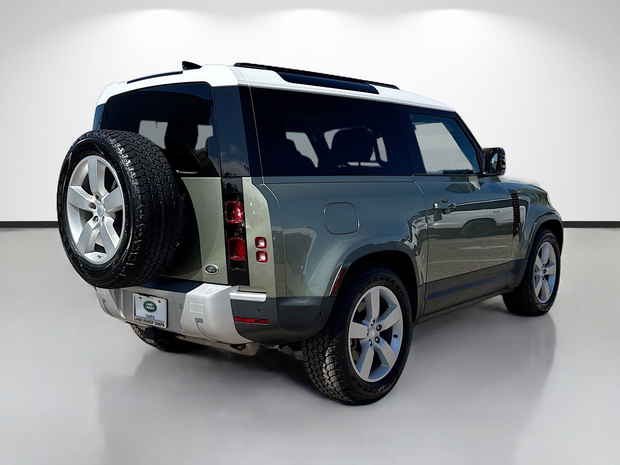 Used 2021 Land Rover Defender 90 First Edition image 5