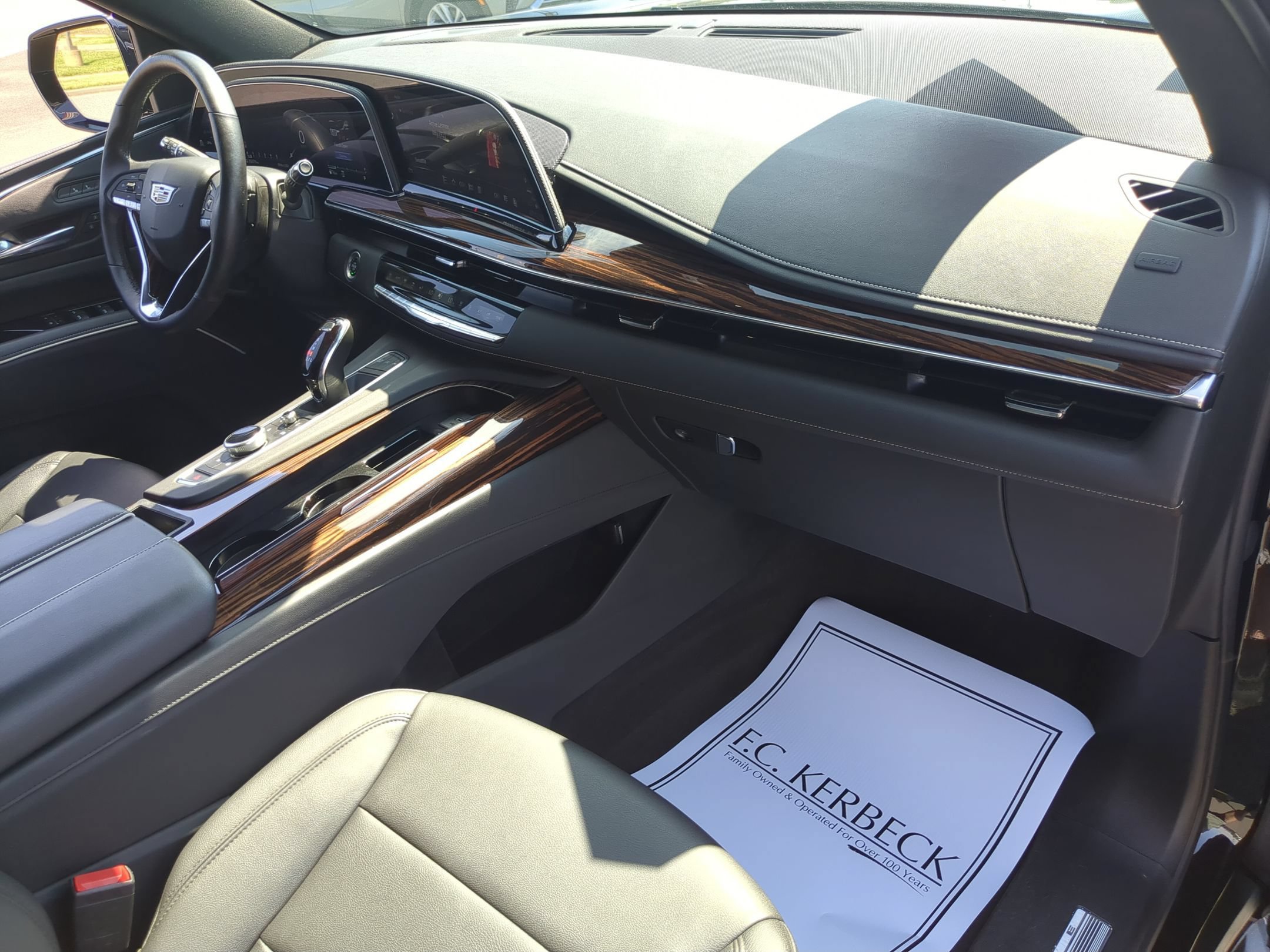 Certified 2022 Cadillac Escalade Luxury AWD/4WD image 27