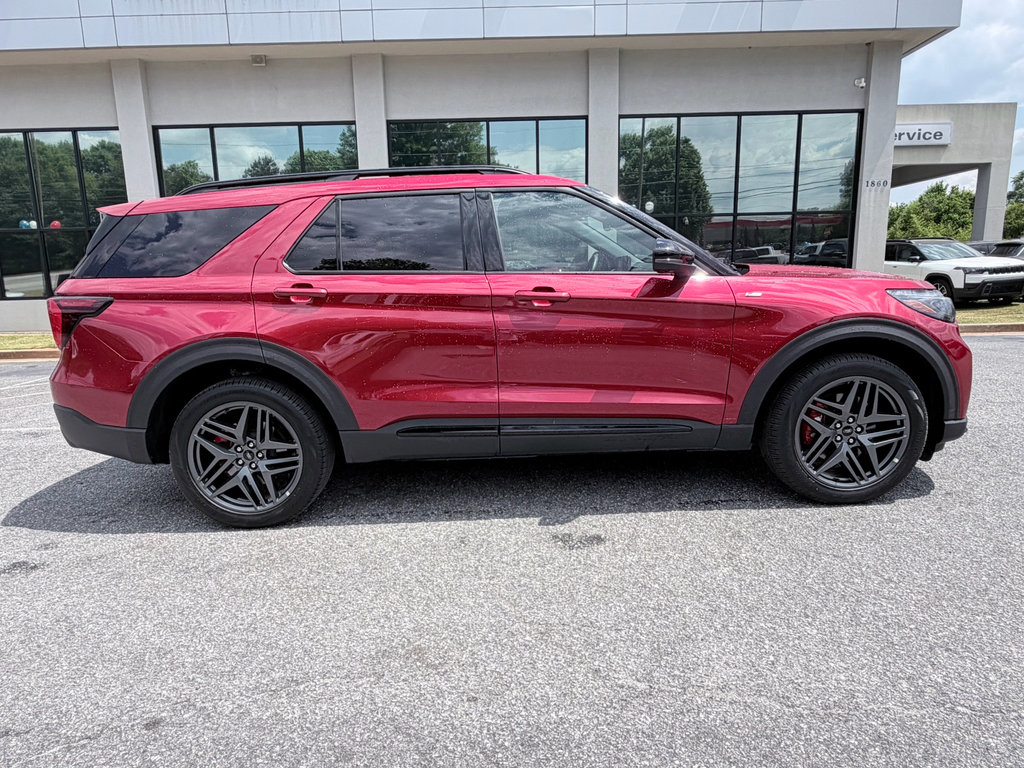 Used 2025 Ford Explorer ST-Line w/ ST-Line Street Pack AWD/4WD image 4