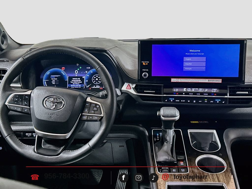 Used 2025 Toyota Sienna Platinum FWD image 22