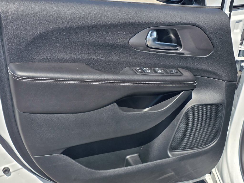 New 2026 Chrysler Voyager LX FWD image 8