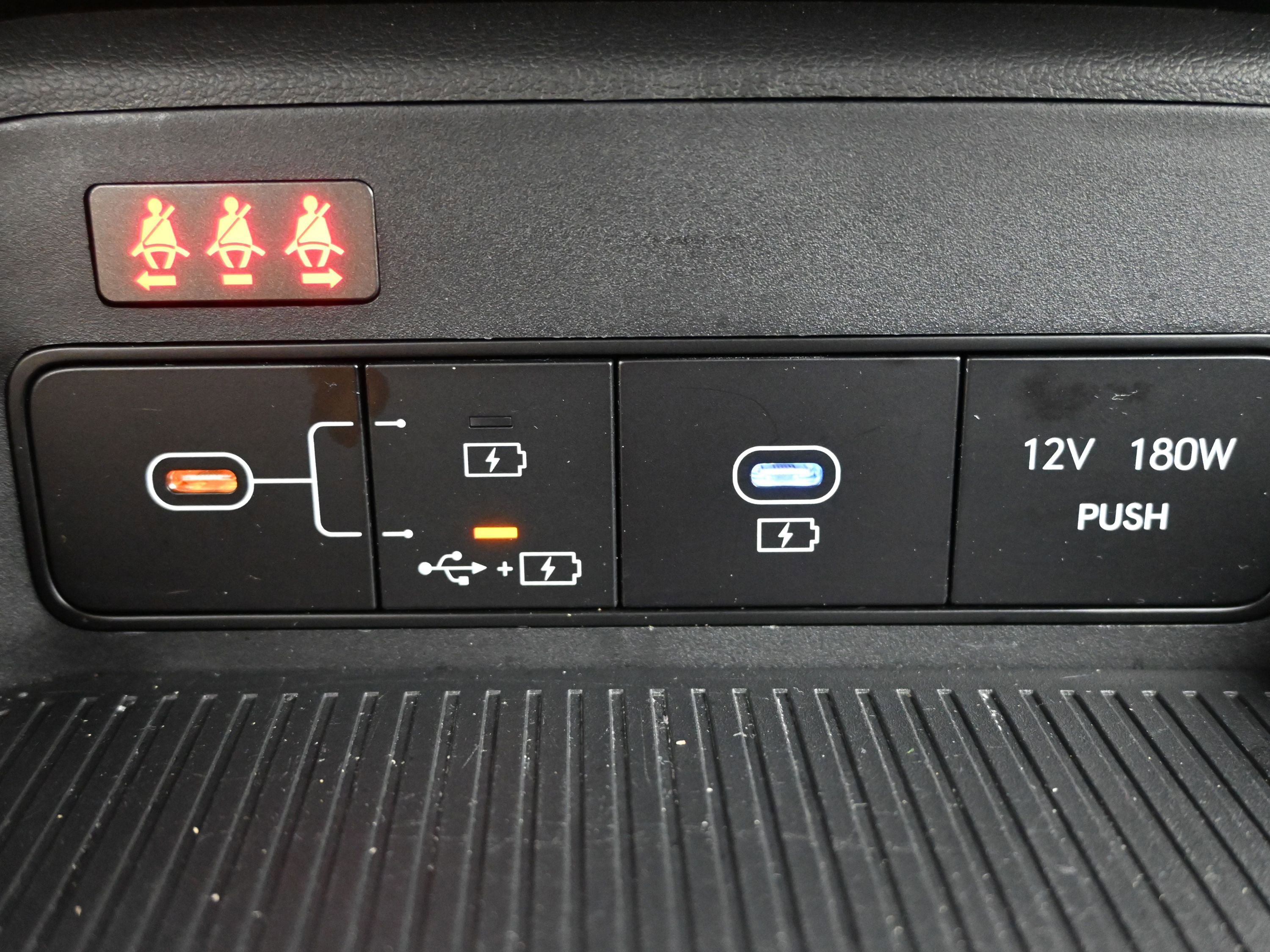 Certified 2025 Hyundai Kona SEL image 18