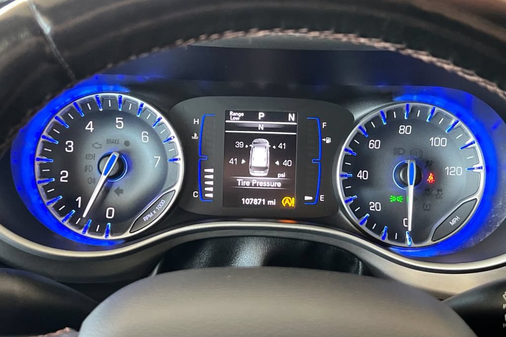Used 2020 Chrysler Pacifica Touring-L FWD image 27