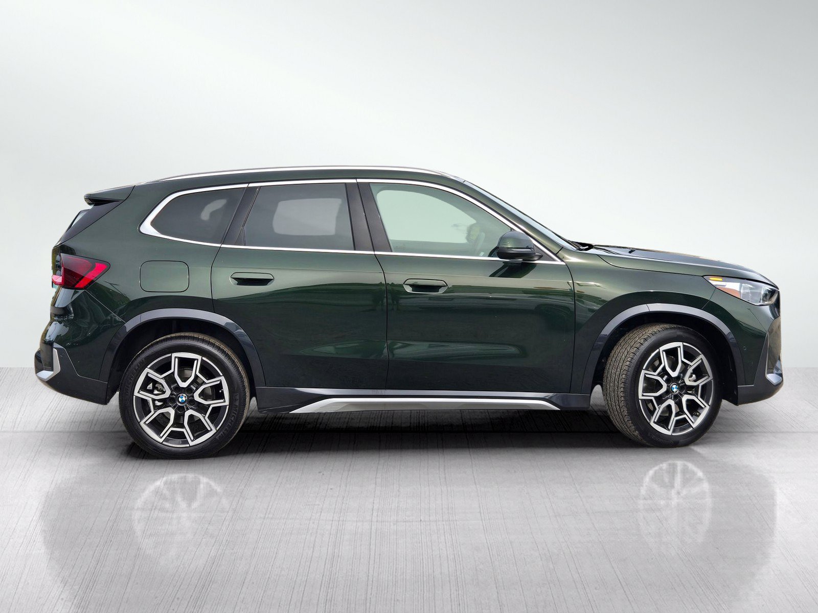 Used 2025 BMW X1 xDrive28i w/ Convenience Package AWD/4WD image 3