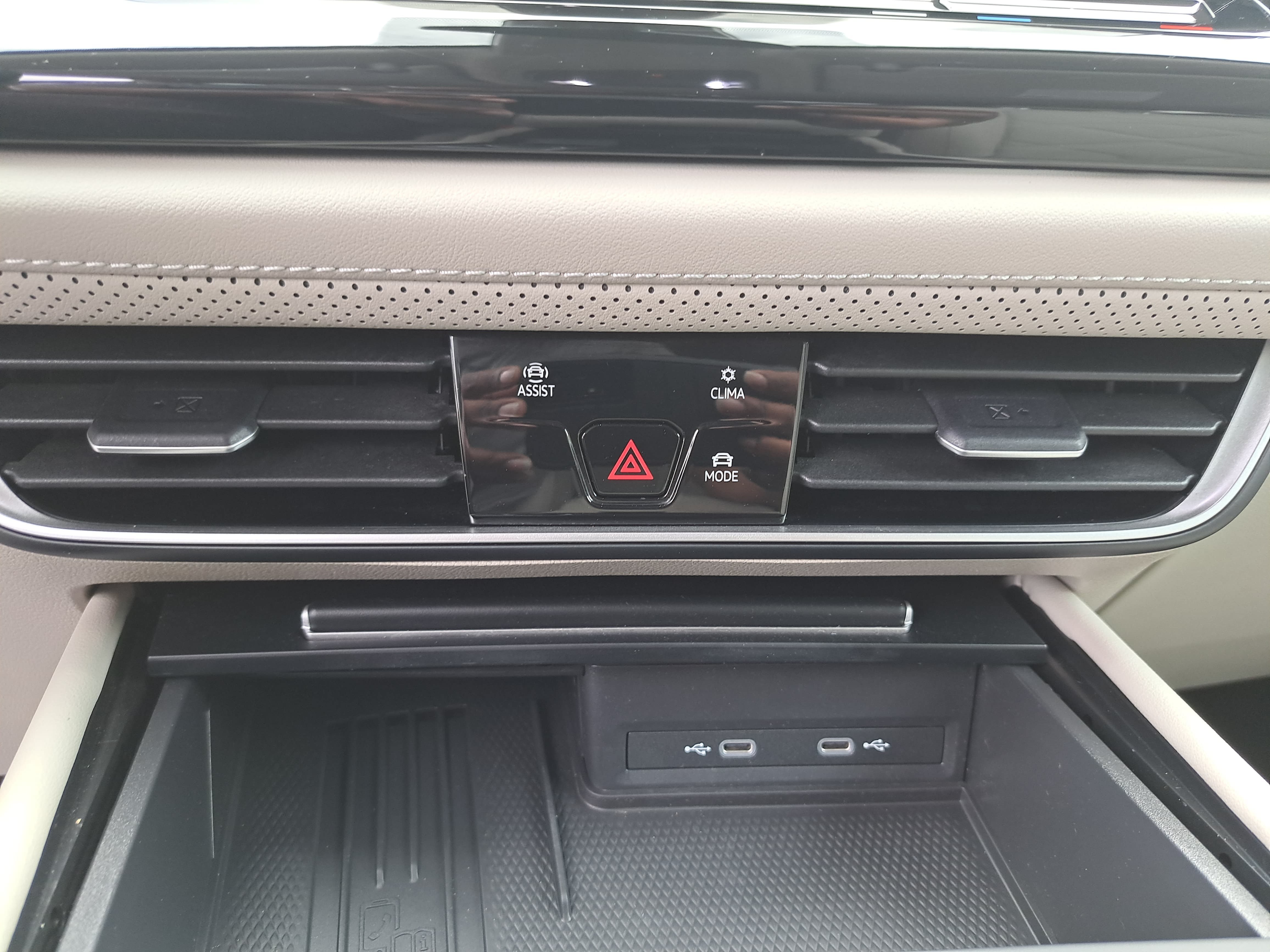 Certified 2025 Volkswagen Atlas SE AWD/4WD image 21
