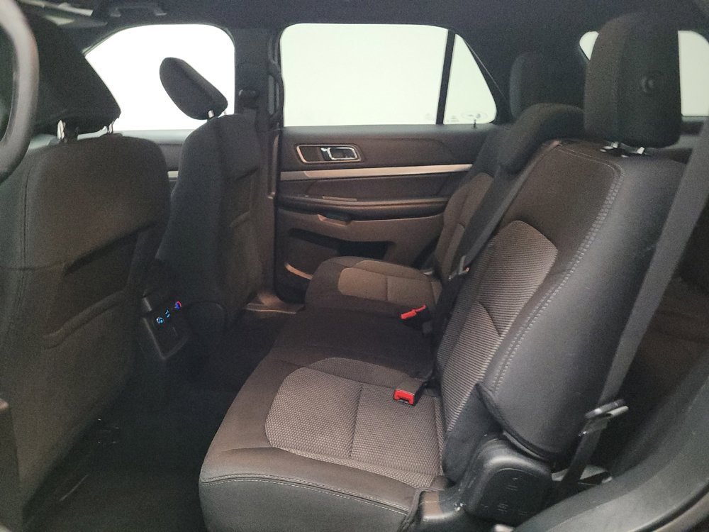Used 2018 Ford Explorer XLT AWD/4WD image 18