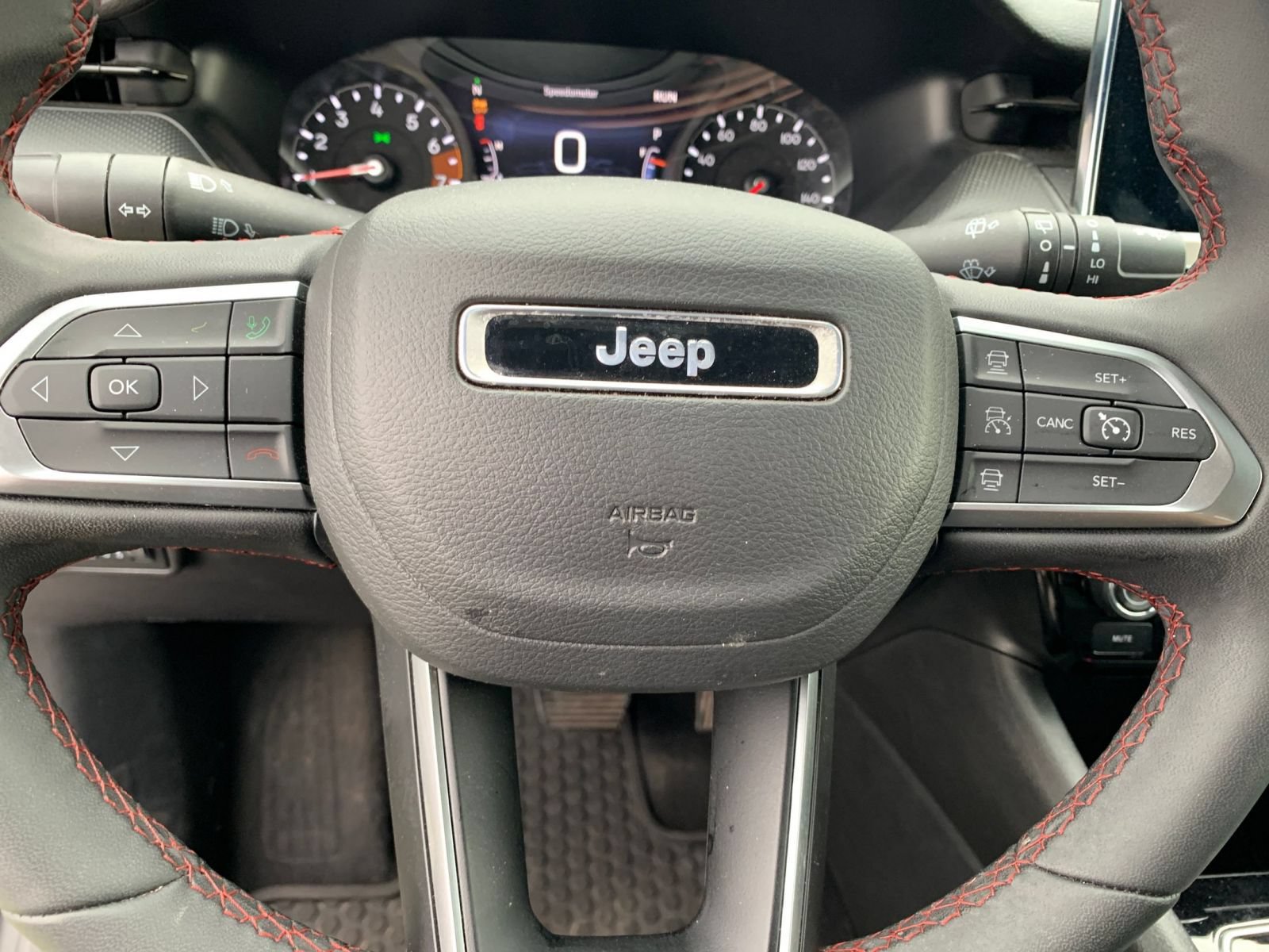 Used 2025 Jeep Compass Trailhawk AWD/4WD image 27