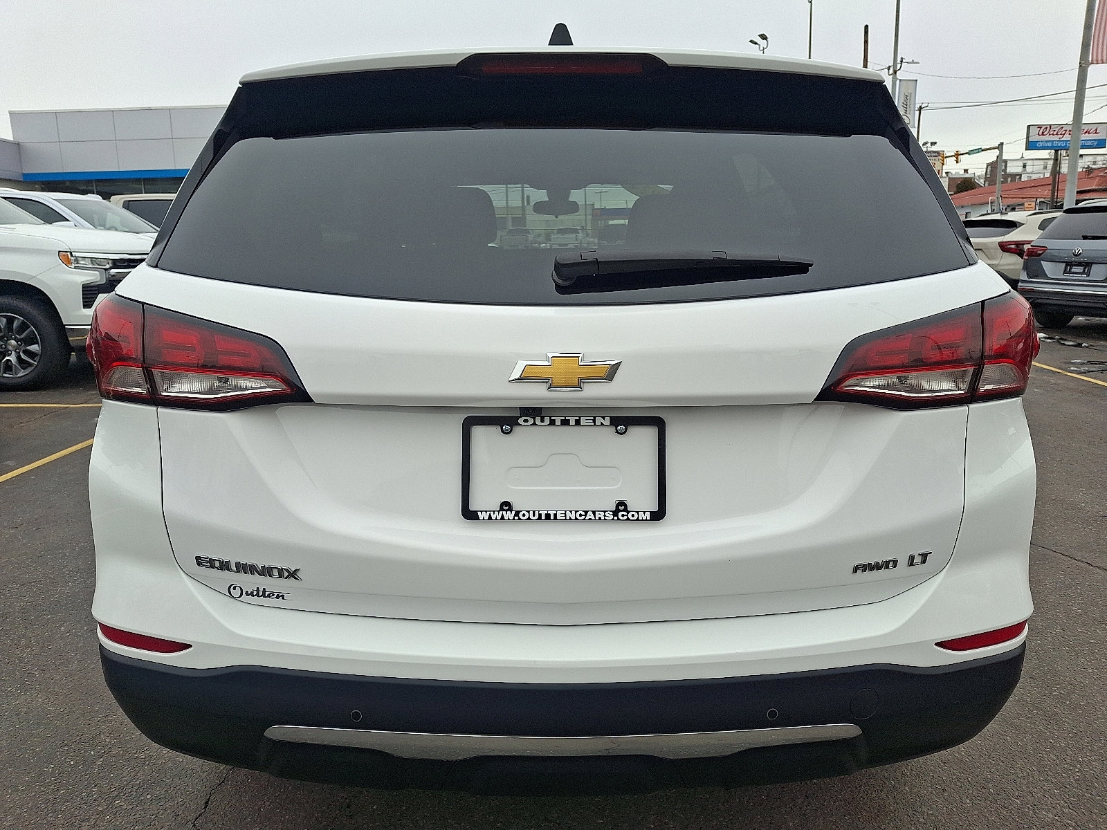 Used 2024 Chevrolet Equinox LT AWD/4WD image 4