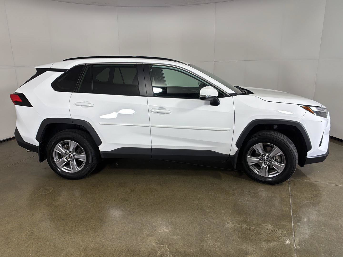 Used 2024 Toyota RAV4 XLE AWD/4WD image 9