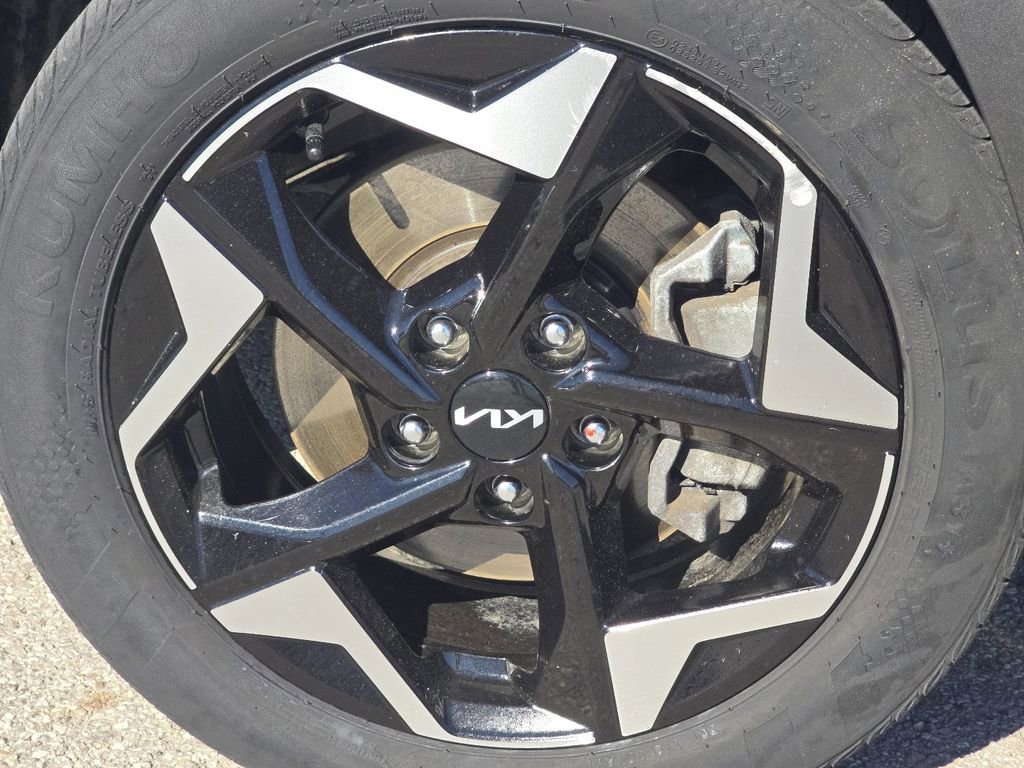 Used 2024 Kia Seltos EX image 11