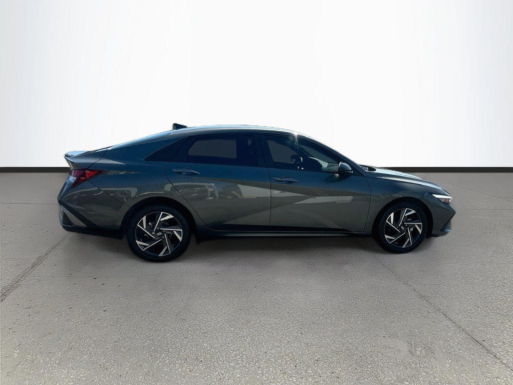 Used 2025 Hyundai Elantra Sport FWD image 8