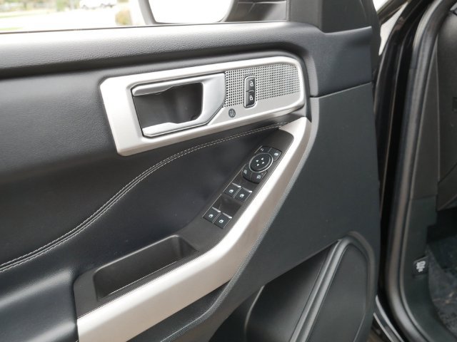 Used 2023 Ford Explorer Limited AWD/4WD image 16