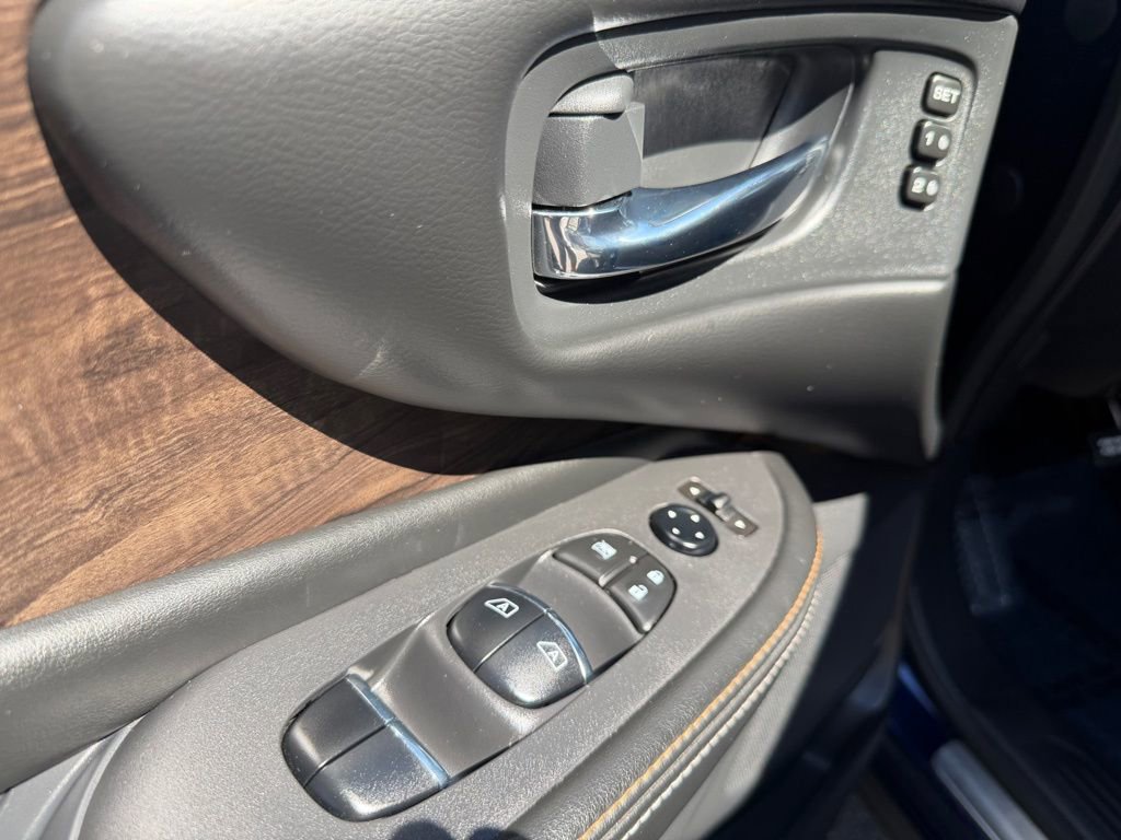 Used 2023 Nissan Murano Platinum w/ Cargo Package image 16
