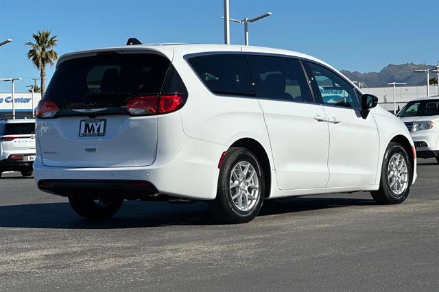 New 2026 Chrysler Voyager LX image 4