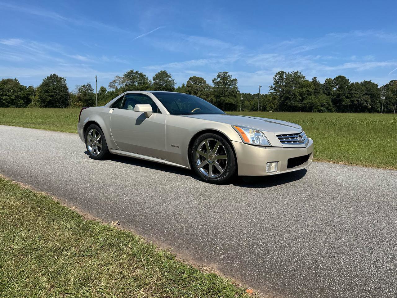 Used 2006 Cadillac XLR image 20