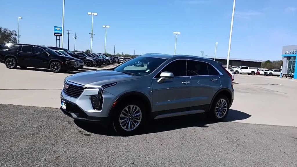 Used 2024 Cadillac XT4 Premium Luxury image 4