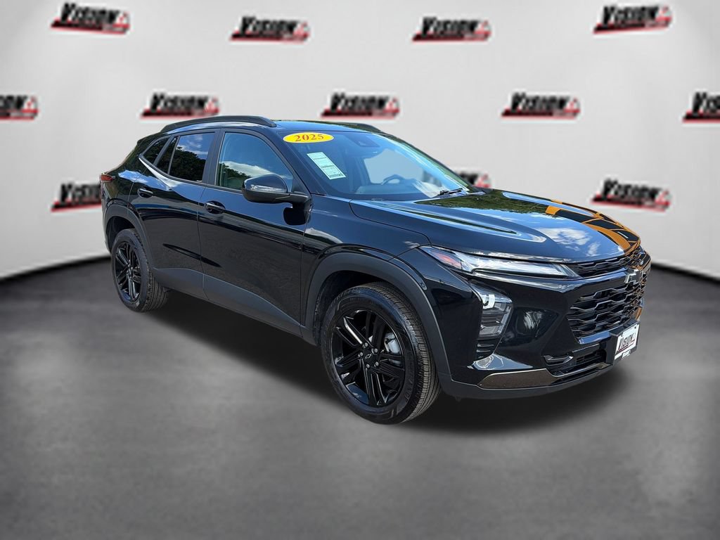 Used 2025 Chevrolet Trax ACTIV w/ Driver Confidence Package FWD image 3