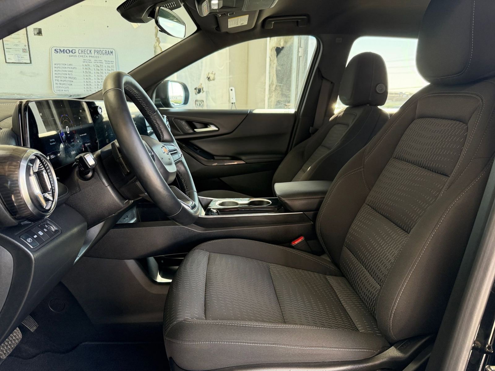 Used 2025 Chevrolet Equinox LT image 25