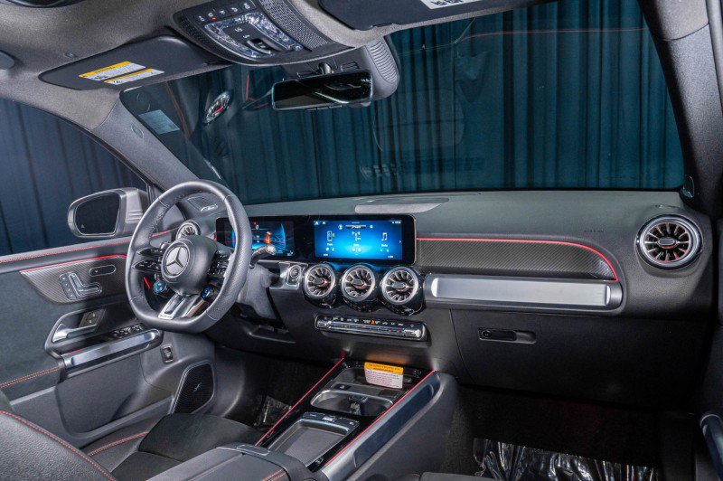 Certified 2025 Mercedes-Benz GLB 35 AMG 4MATIC image 4
