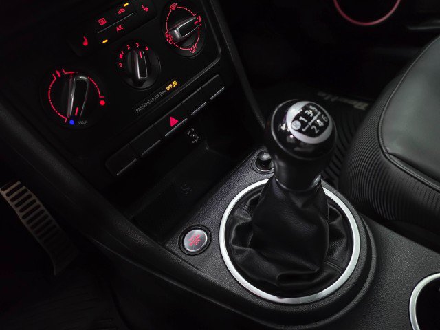 Used 2014 Volkswagen Beetle R-Line FWD image 27