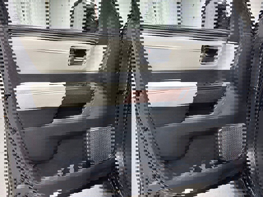 Used 2024 Toyota Sequoia Capstone image 8