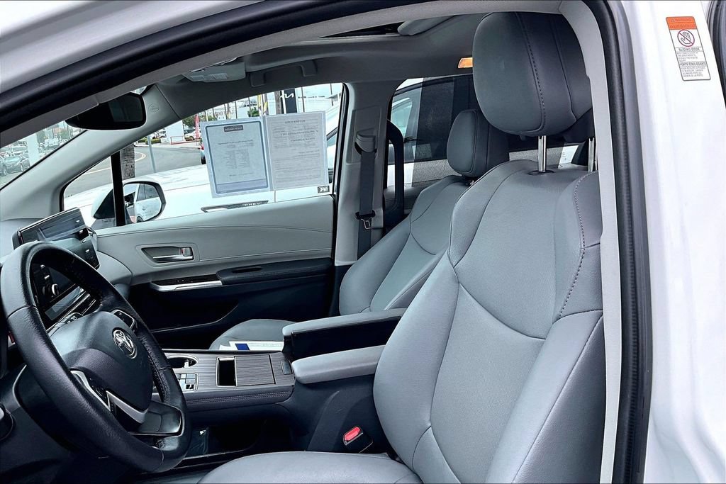 Used 2023 Toyota Sienna XLE FWD image 14