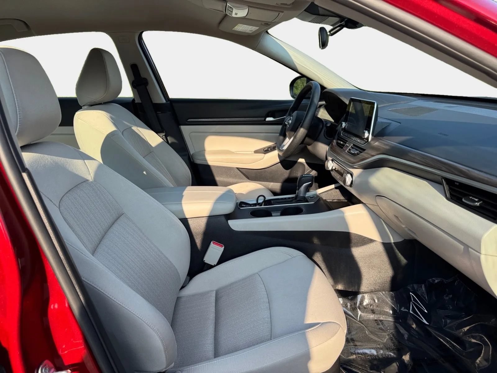 Used 2025 Nissan Altima 2.5 SV FWD image 10