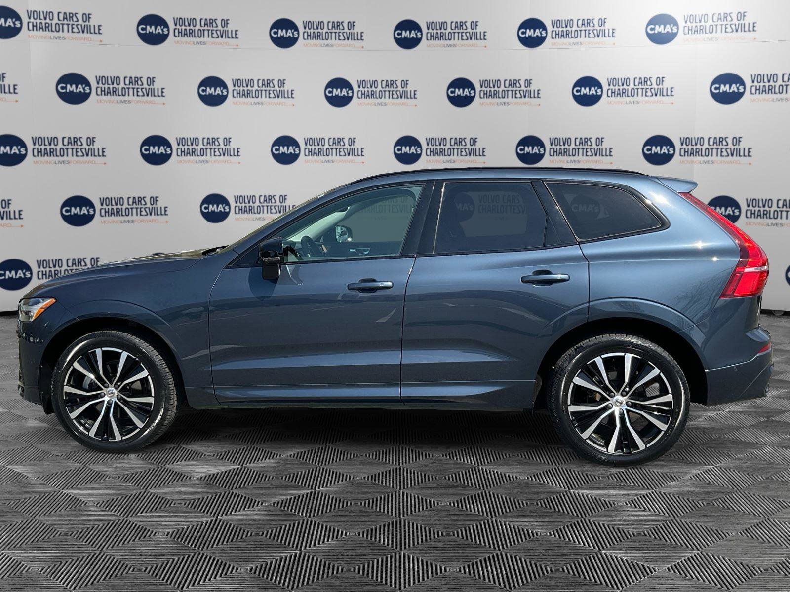 Used 2024 Volvo XC60 B5 Plus image 2