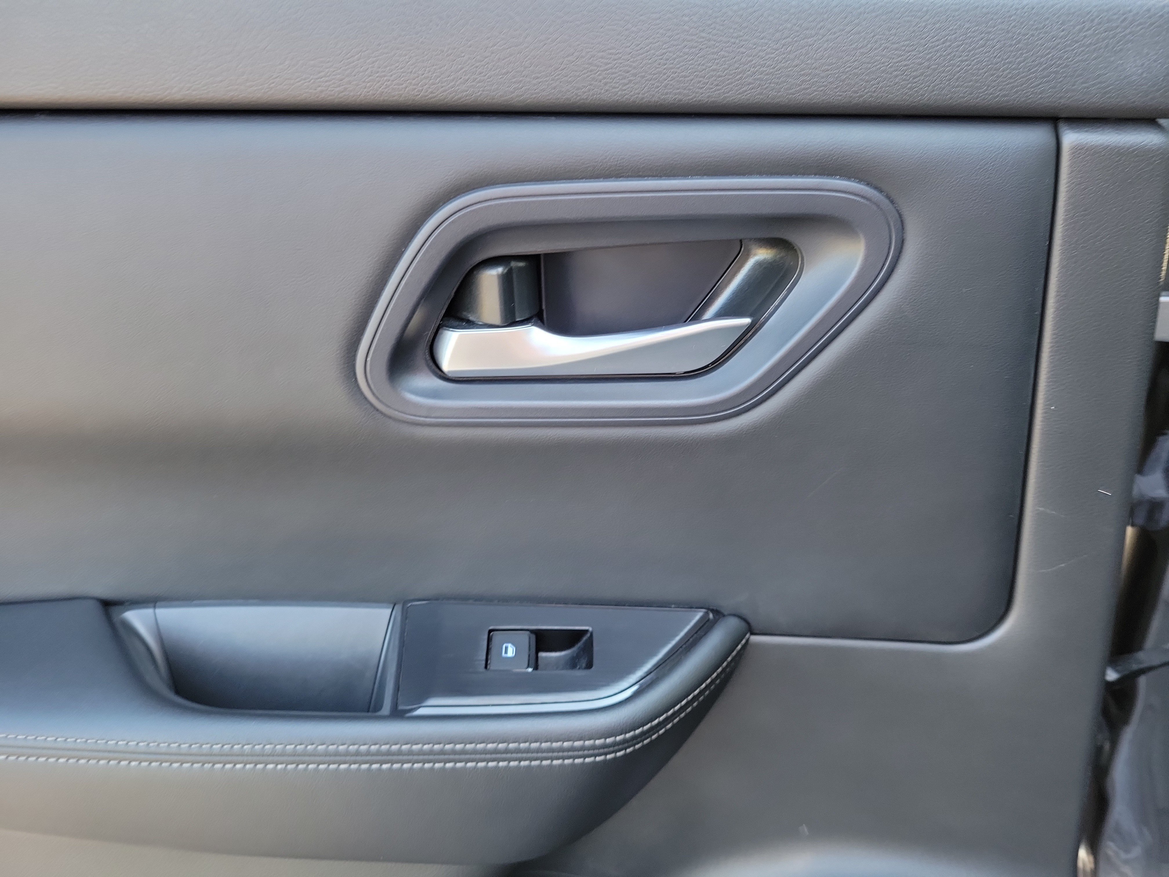 Certified 2024 Nissan Rogue SV FWD image 12