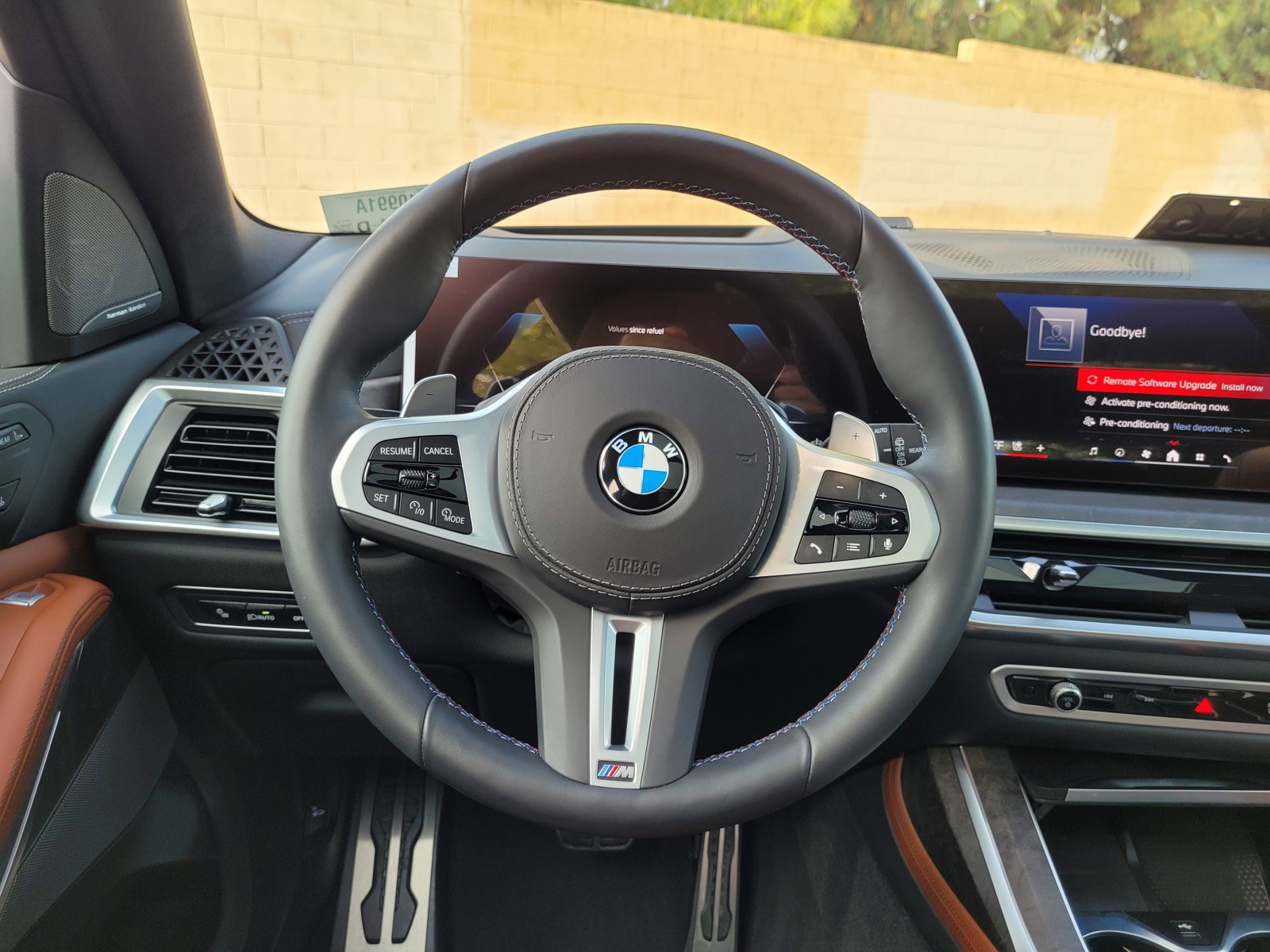 Used 2025 BMW X7 M60i w/ Climate Comfort Package image 17