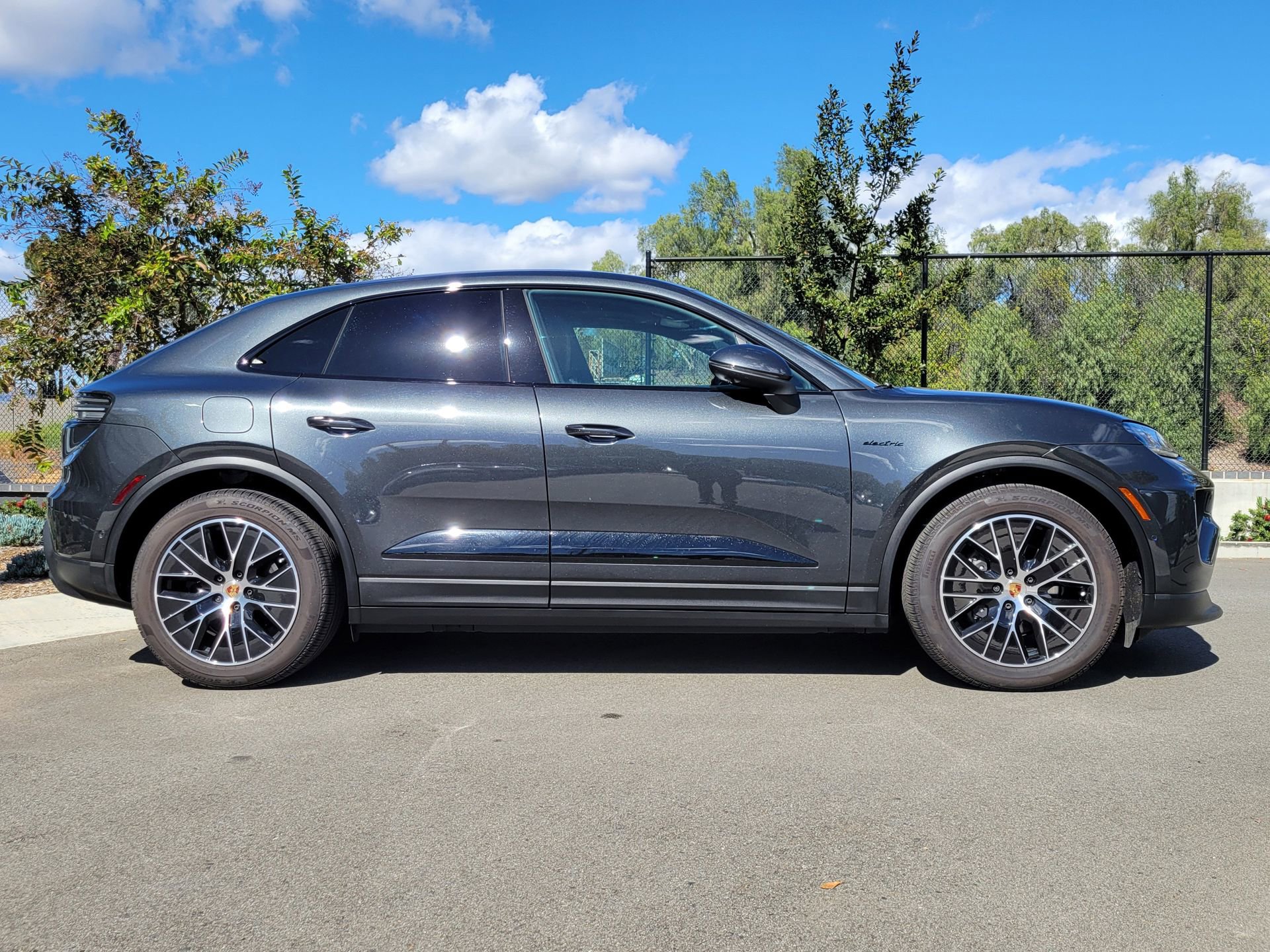 Used 2025 Porsche Macan Electric image 8