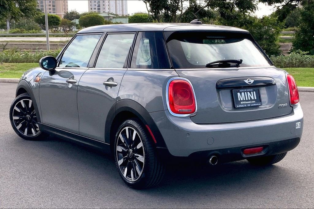 Used 2018 MINI Cooper 4-Door Hardtop image 8