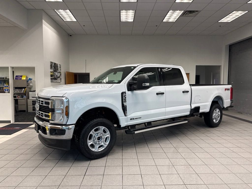 New 2026 Ford F350 XLT w/ FX4 Off-Road Package AWD/4WD image 3