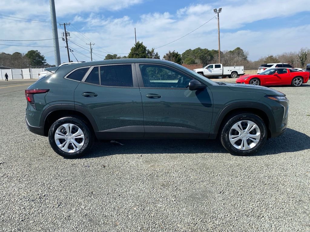 New 2026 Chevrolet Trax LS image 2